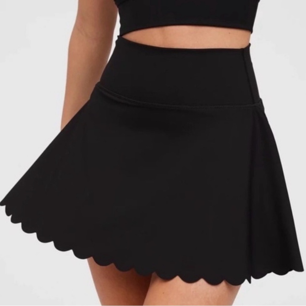 OFFLINE by Aerie Black High-Rise Scalloped Edge, Lined Athletic Skort SIZE M